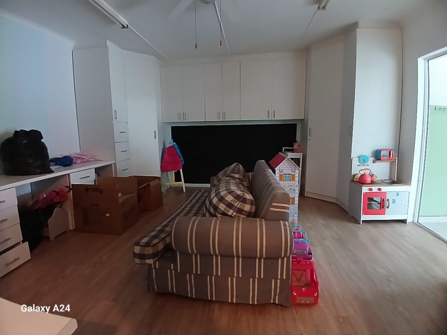 5 Bedroom Property for Sale in Beacon Bay Eastern Cape